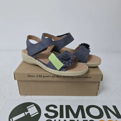 CUSHION-WALK YASMIN NAVY SANDALS – WOMEN'S UK 6