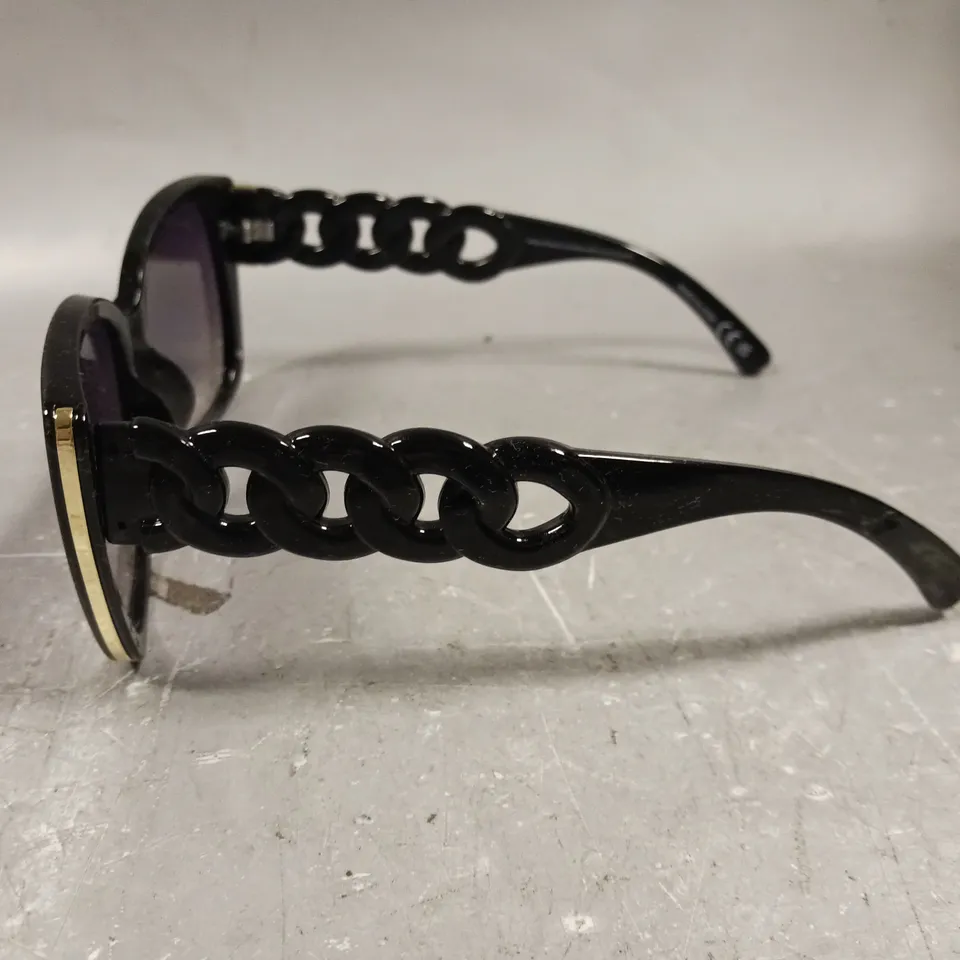 RIVER ISLAND ARM CATEYE SUNGLASSES 