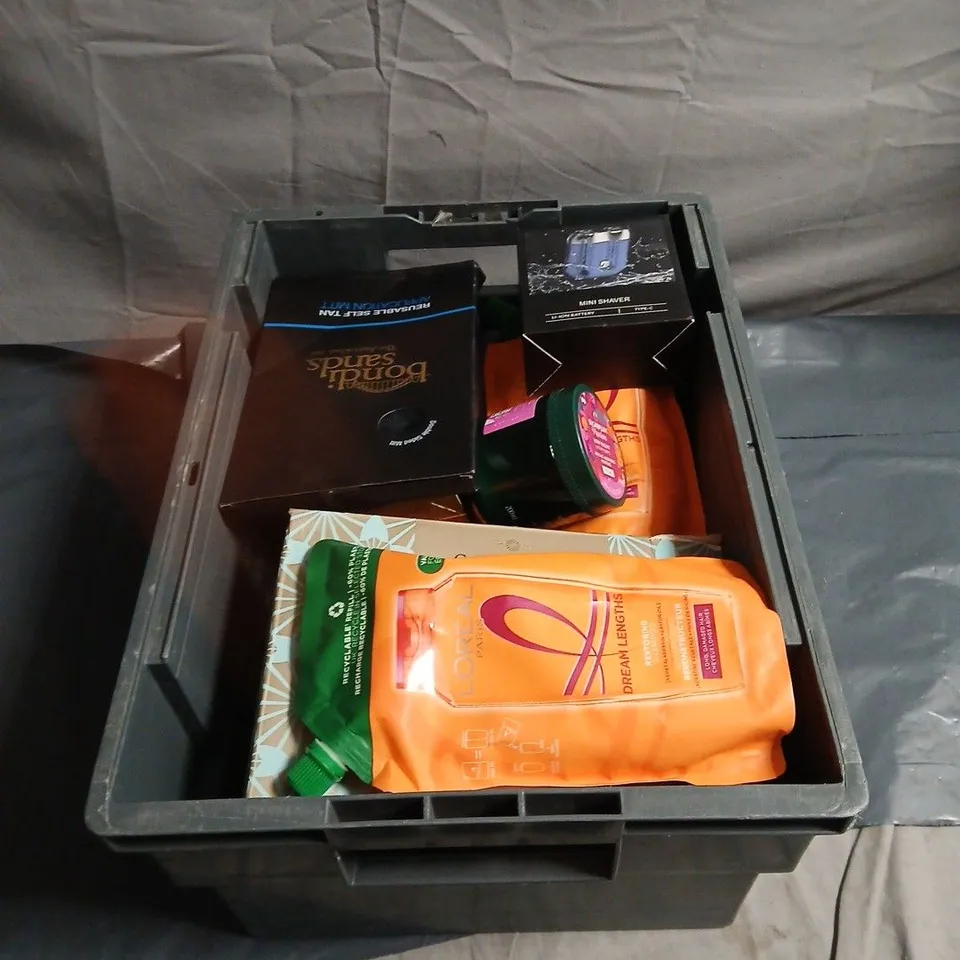 APPROXIMATELY 15 ASSORTED COSMETIC ITEMS TO INCLUDE CHAMPNEYS BODY CLEANSER TRIO, LOREAL SHAMPOO, MINI SHAVER, SUGARPLUM BODY YOGHURT, HUDA BEAUTY ETC