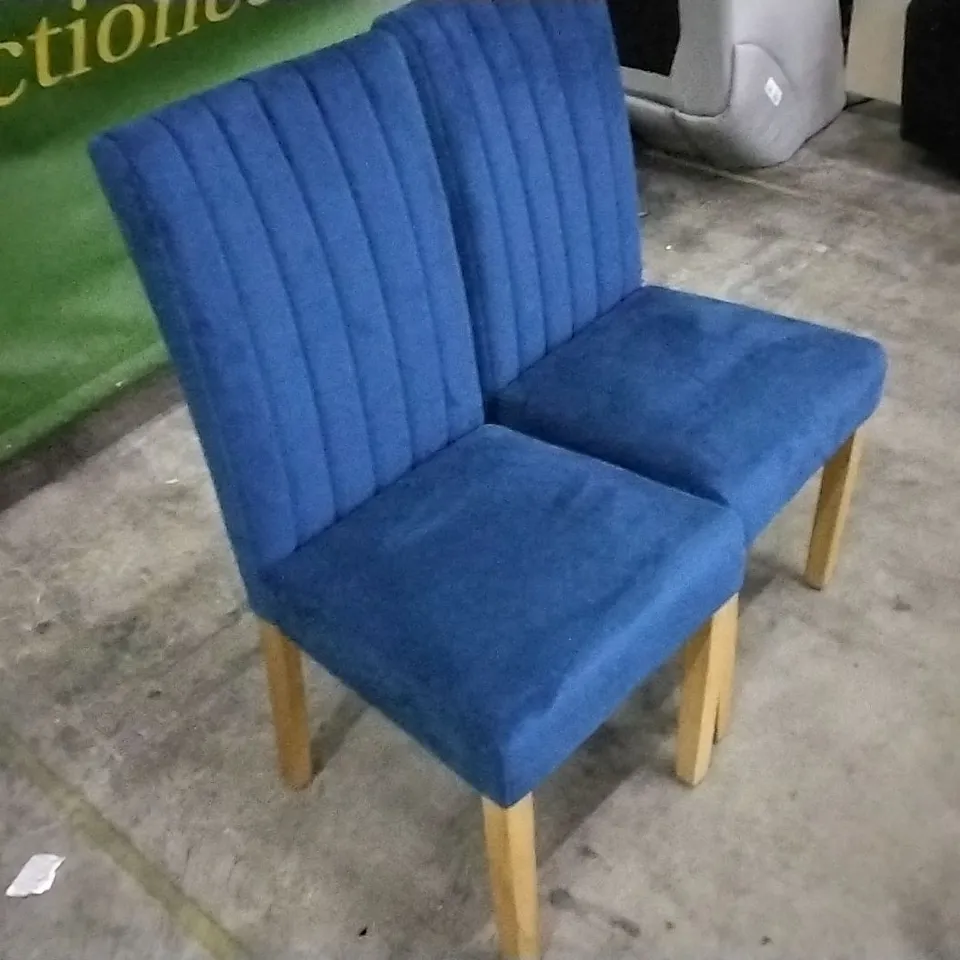 SET OF 2 NAVY BLUE VELVET DINING CHAIRS WITH WOODEN LEGS