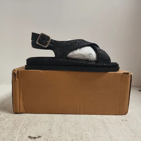 BOXED PAIR OF THE VERY COLLECTION OPEN TOE CROSS STRAP SLINGBACK SANDALS IN BLACK SIZE 6