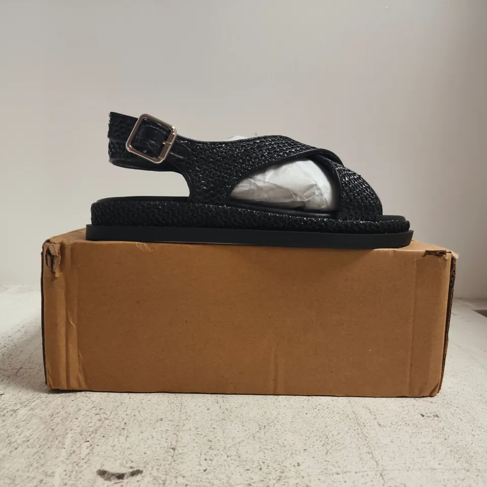BOXED PAIR OF THE VERY COLLECTION OPEN TOE CROSS STRAP SLINGBACK SANDALS IN BLACK SIZE 6