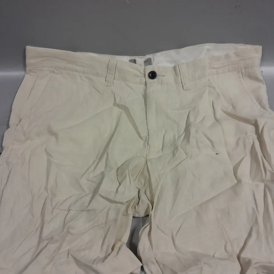 APPROXIMATELY 15 ASSORTED CLOTHING PRODUCTS IN VARIOUS STYLES & SIZES	
