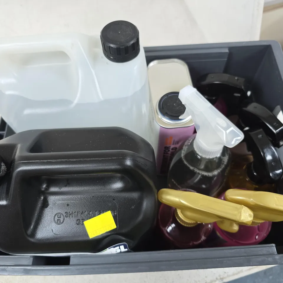 APPROXIMATELY 9 ASSORTED LARGE LIQUIDS TO INCLUDE ROOM SPRAY, PRO POOL ALGAESIDE, EAT DIRT LAUNDRY LIQUID, ETC - COLLECTION ONLY