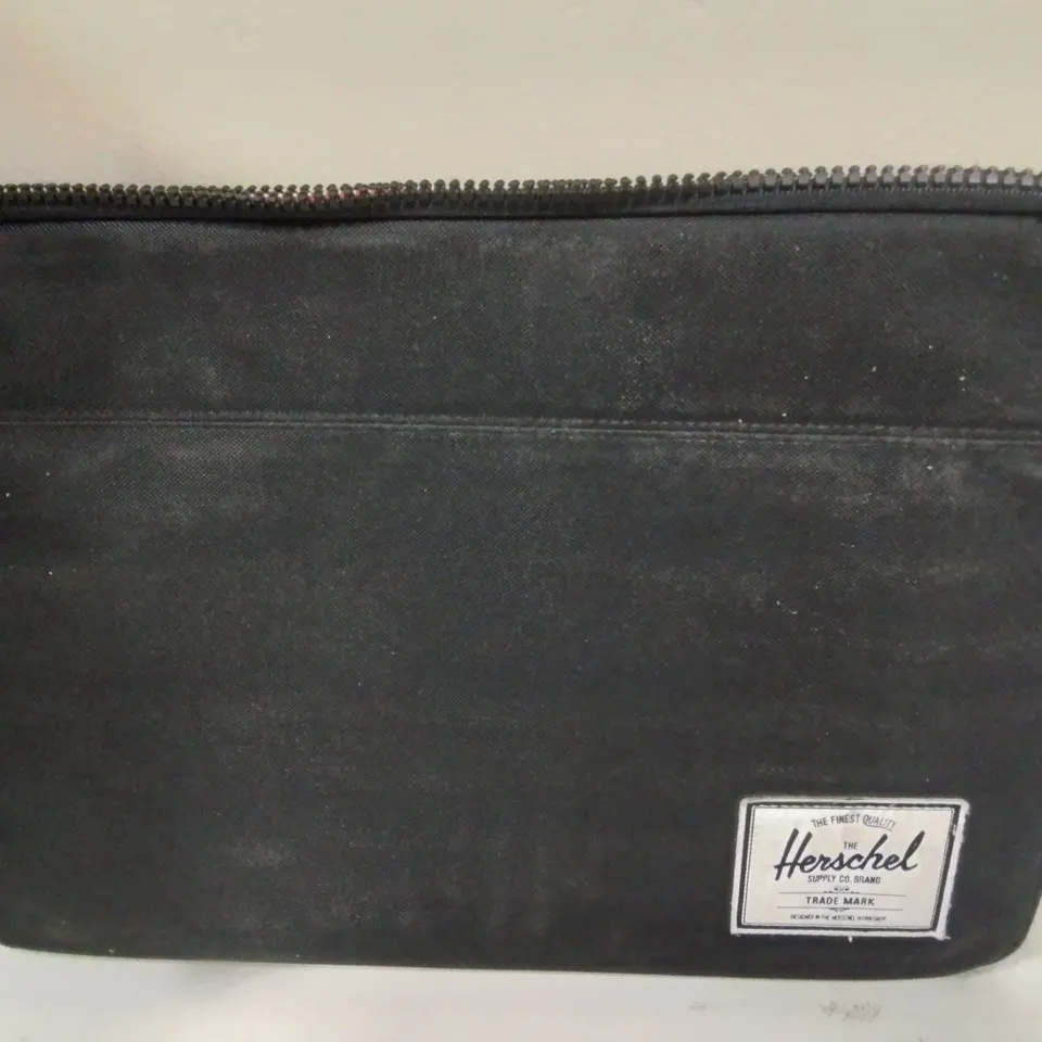 LOT OF 2 LAPTOP BAGS INCLUDES HERS CHELWORTH POUCH AND DELL BACKPACK 