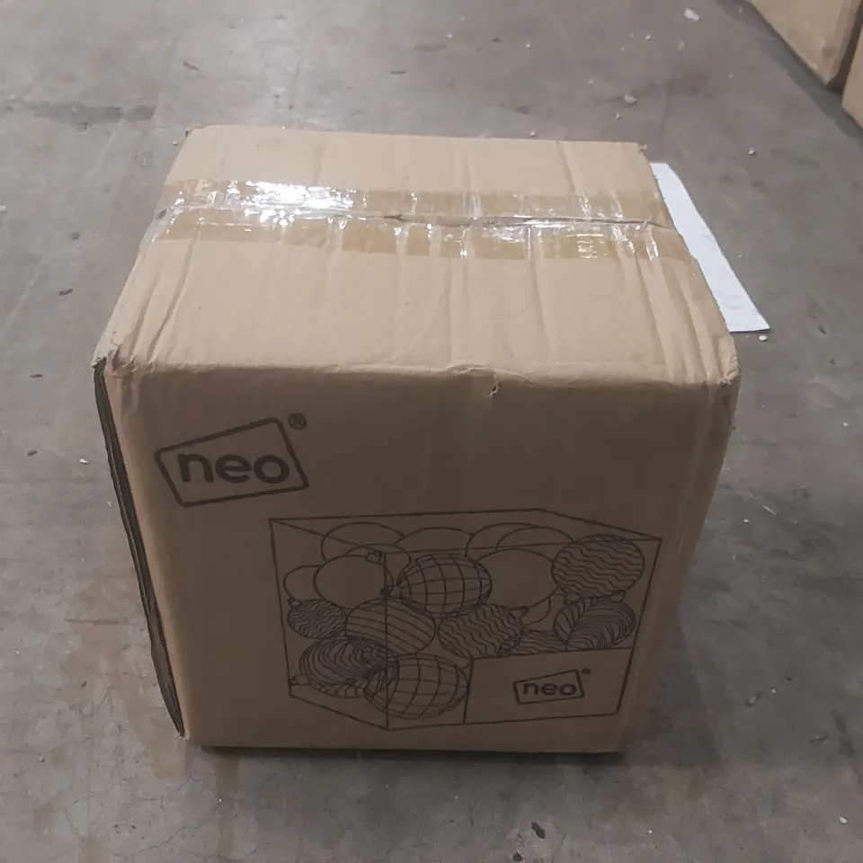 BOXED NEO BAUBLES SET