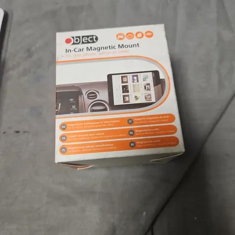 BOX OF ASSORTED ITEMS INCLUDING OBJECT IN-CAR MAGNETIC MOUNT & 3-IN-1 USB & 12V CHARGER – CAR ACCESSORIES 