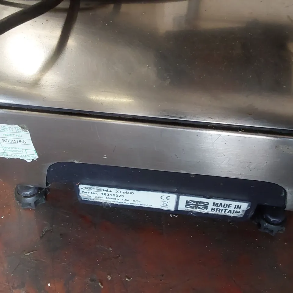 AVERY BERKEL XTS 600 LABEL & RECEIPT PRINTING TERMINAL AND SCALES