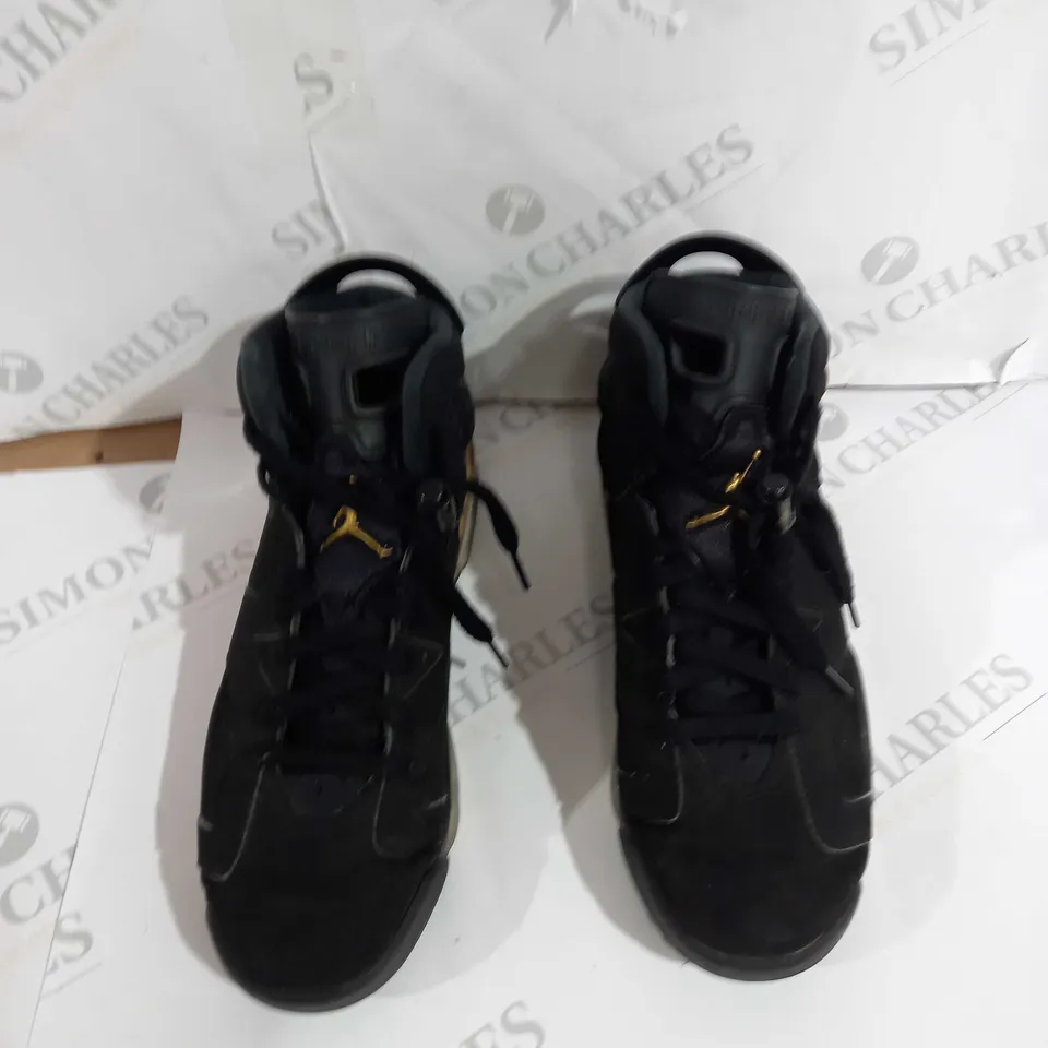 UNBOXED PAIR OF NIKE AIR JORDANS UK 6 BLACK/GOLD 