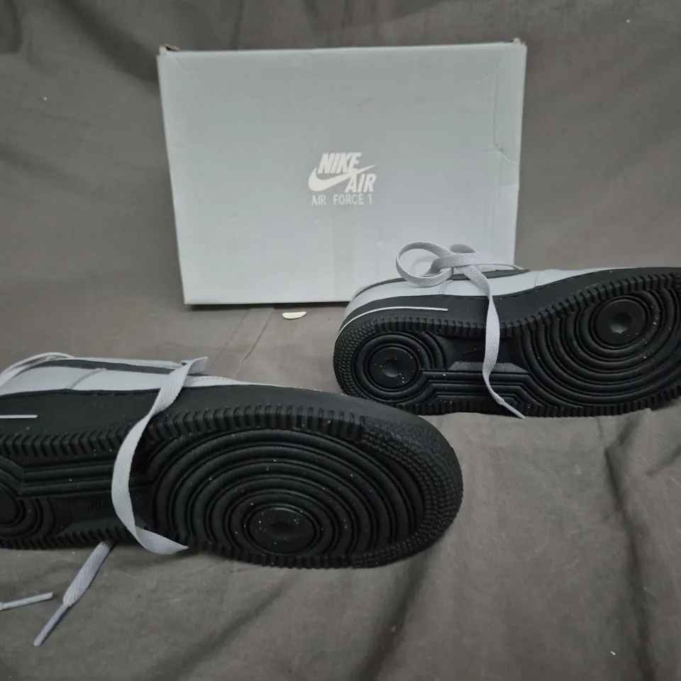 BOXED PAIR OF NIKE AIR FORCE ONE 1 GS GREY UK 6