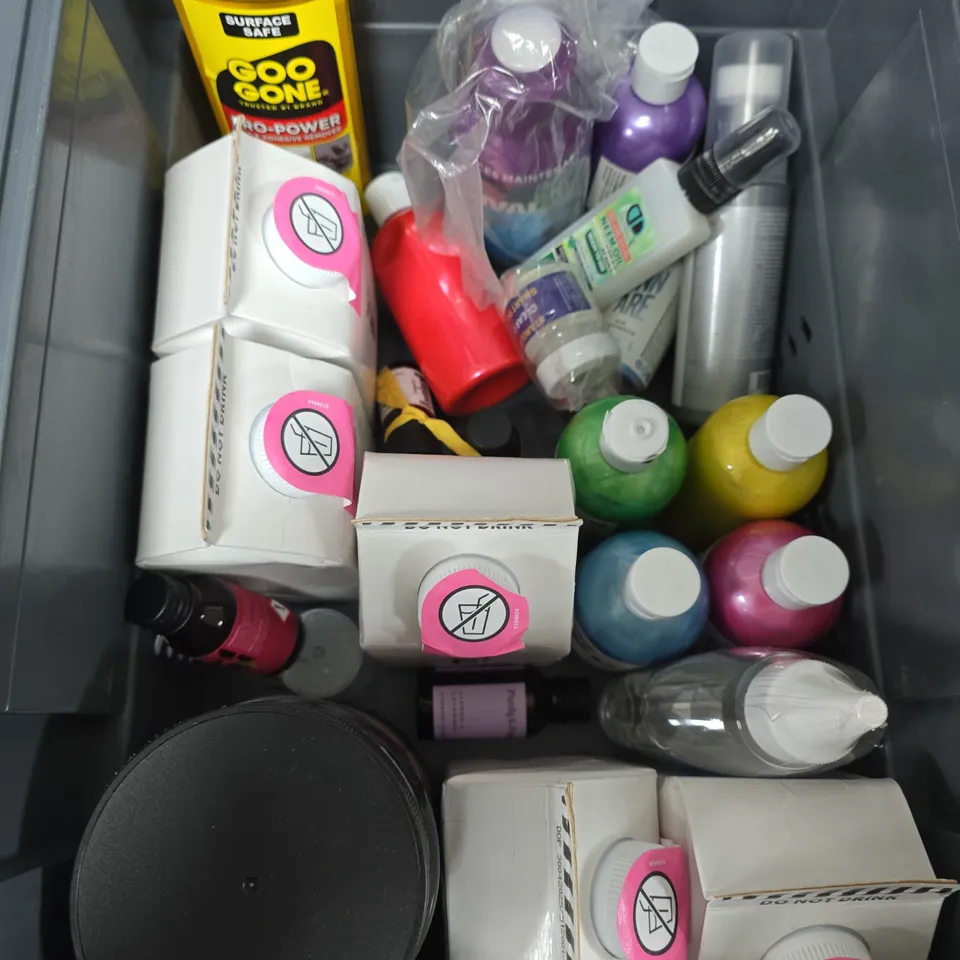 BOX OF ASSORTED ITEMS TO INCLUDE - COMFORT - SPEED BALL - SMART WASH  