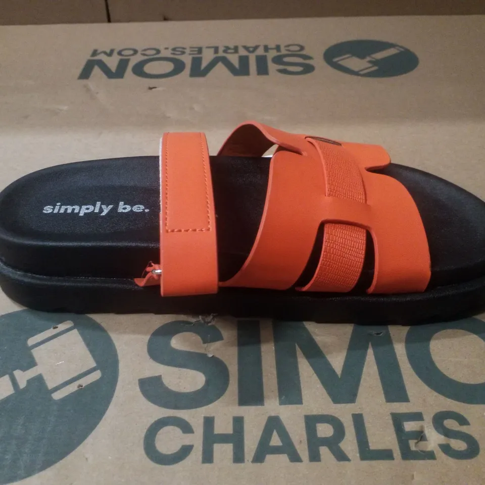 BOX CONTAINING APPROXIMATELY 6 PAIRS OF BRAND NEW SIMPLY BE PARRY WIDE SANDALS - SIZE 6