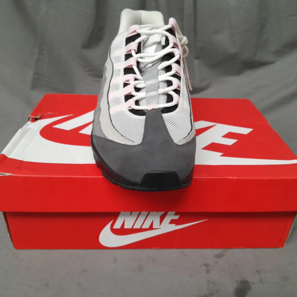 BOXED PAIR OF NIKE AIR MAX 95 SHOES IN GREY/PINK UK SIZE 11.5