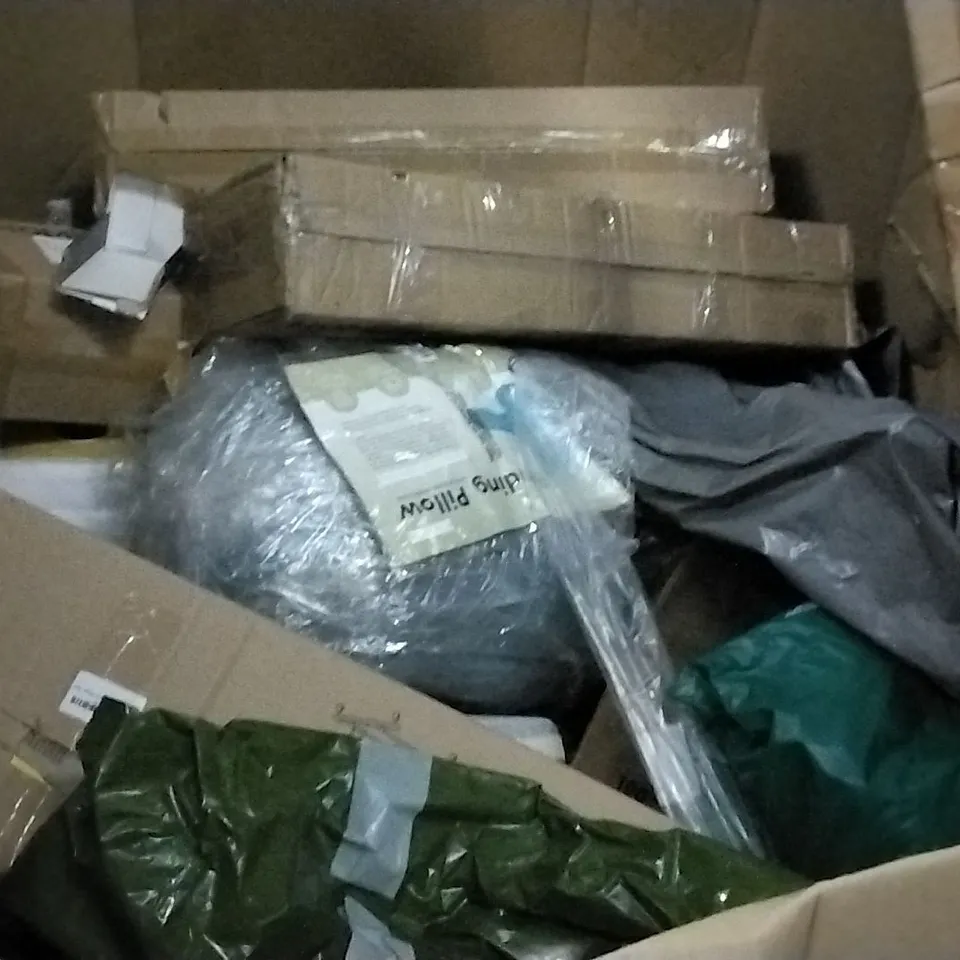 PALLET OF ASSORTED ITEMS INCLUDING SHOWER SET, MOVABLE CLOTHES RACK, HUANUO FOOT REST, HEDGE TRIMMER, CHRISTMAS TREE, READING PILLOW
