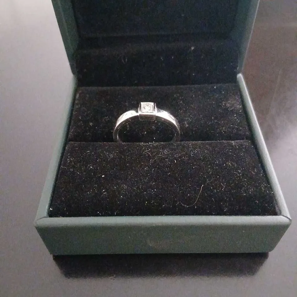 18CT WHITE GOLD SOLITAIRE RING RUB OVER SET WITH NATURAL PRINCESS CUT DIAMOND