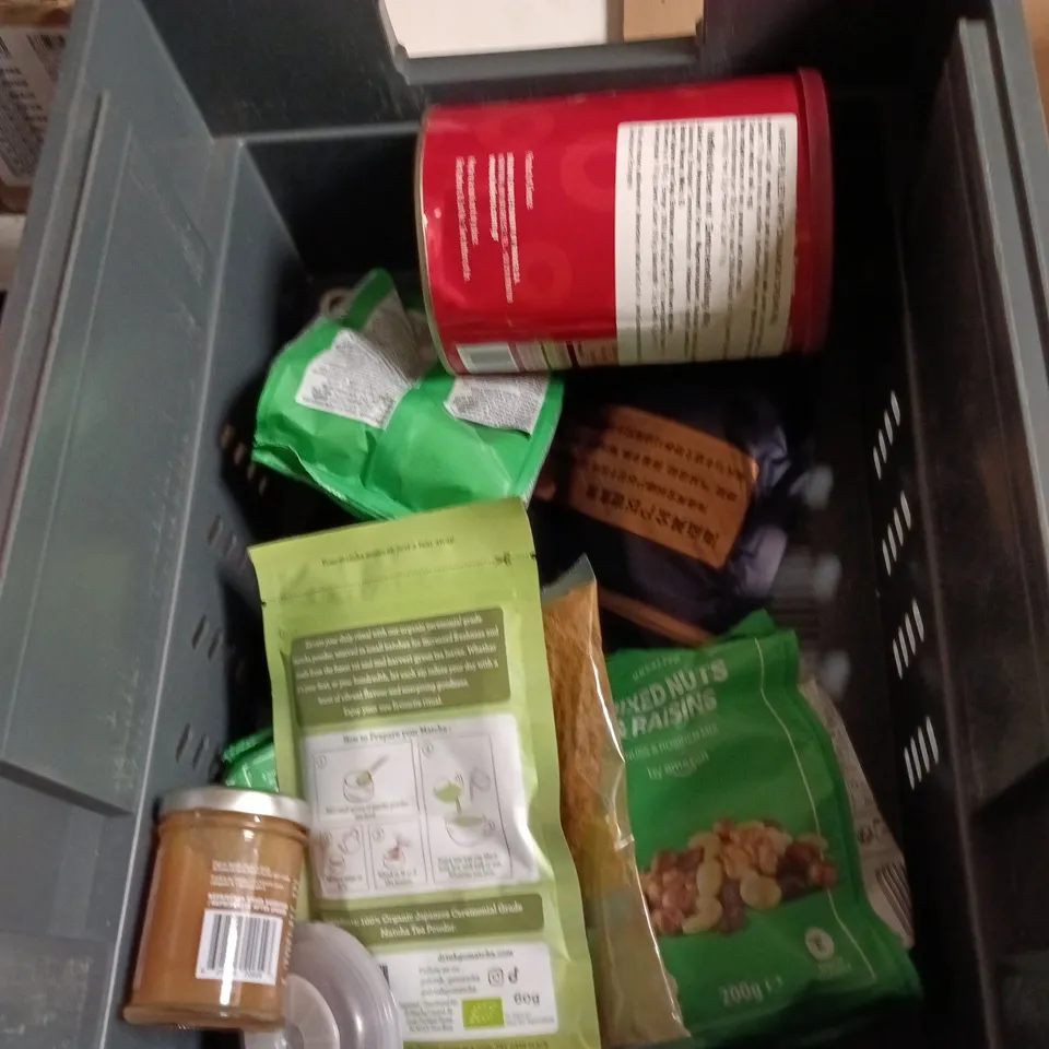 APPROXIMATELY 15 ASSORTED FOOD AND DRINK ITEMS TO INCLUDE - MYPROTEIN MAPLE SYRUP, PEPSI MAX AND BULDAK HOT CHICKEN NOODLES