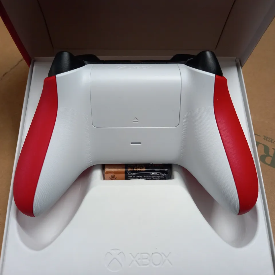 XBOX WIRELESS CONTROLLER IN PULSE RED 