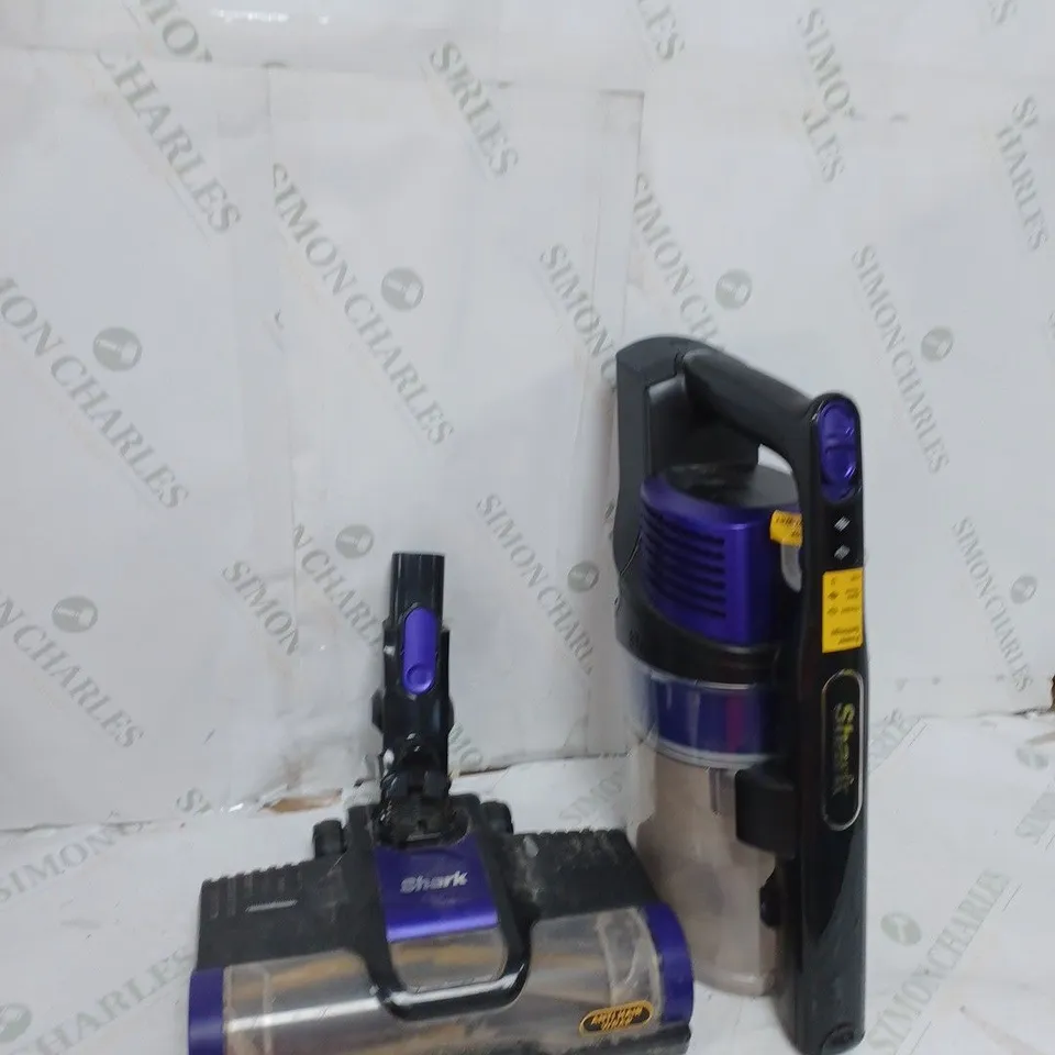 SHARK ANTI HAIR WRAP CORDLESS PET VACUUM CLEANER IZ202UKT