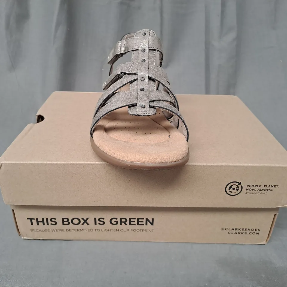 BOXED PAIR OF CLARKS ELIZABELLE SKY OPEN-TOE SANDALS IN METALLIC PEWTER UK SIZE 5.5