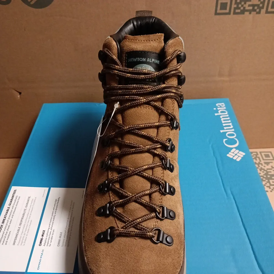 BOXED PAIR OF COLUMBIA NEWTON ALPINE HIKING BOOTS - UK SIZE 9