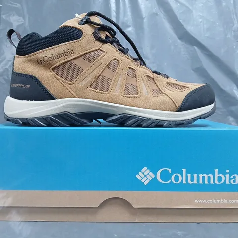 BOXED PAIR OF COLUMBIA REDMOND III MID WATERPROOF SHOES IN TAN SIZE UK 11