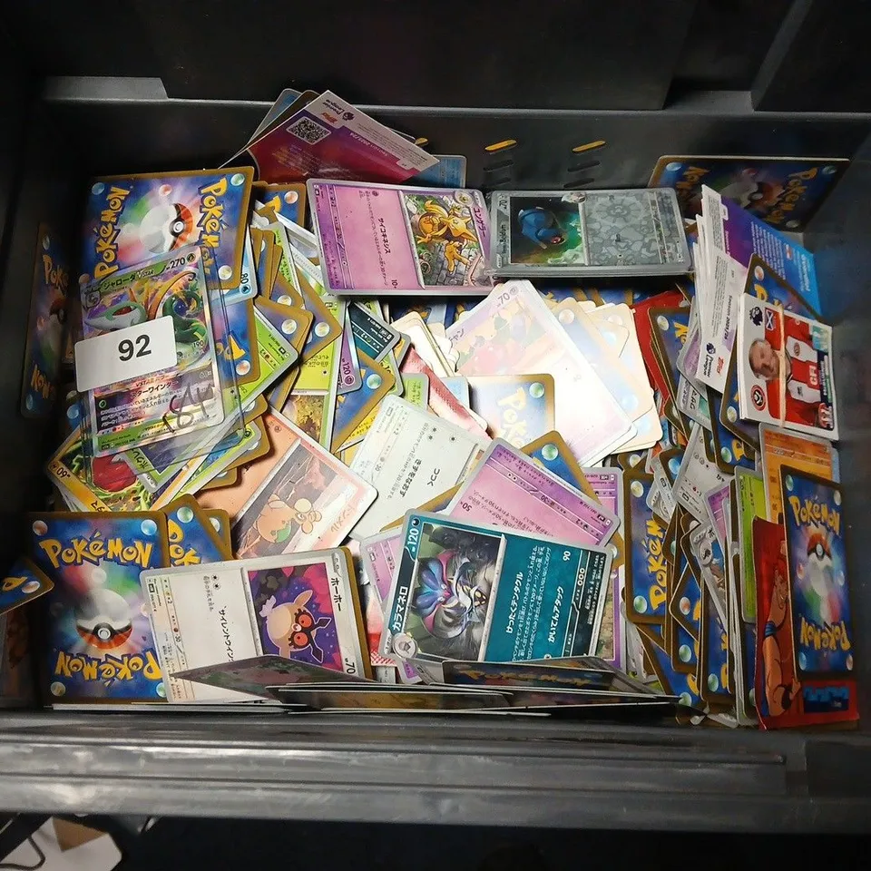 LOT OF ASSORTED LOOSE POKEMON CARDS