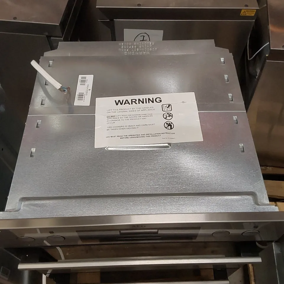 AEG BUILT IN ELECTRIC DOUBLE OVEN DCB331010M