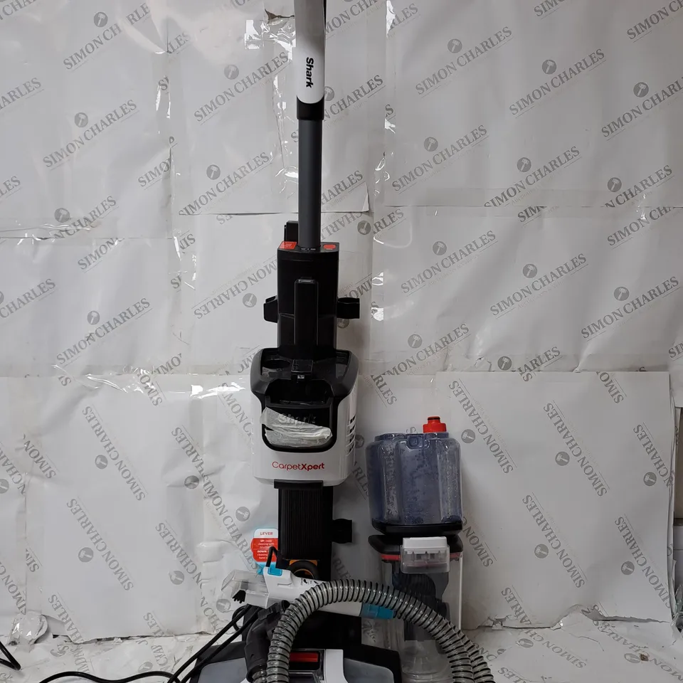 SHARK CARPET XPERT DEEP CARPET CLEANER & BUILT IN STAIN STRIKER EX200UK - COLLECTION ONLY