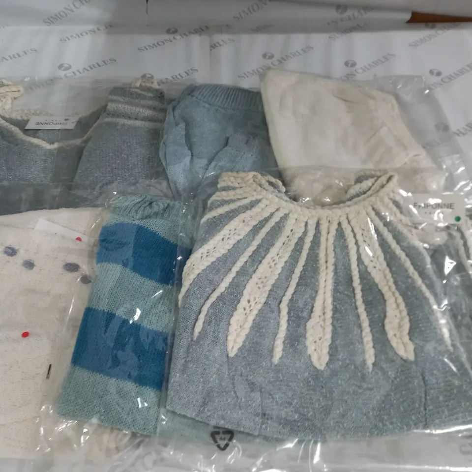 LOT OF 8 ASSORTED KNITWEAR CLOTHING ITEMS - VARIOUS SIZES