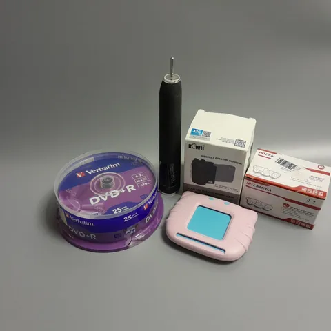 5 ASSORTED PRODUCTS TO INCLUDE HD CAMERA, WIRELESS REMOTE PHONE GRIP, VERBATIM DVD+R SPINDLE