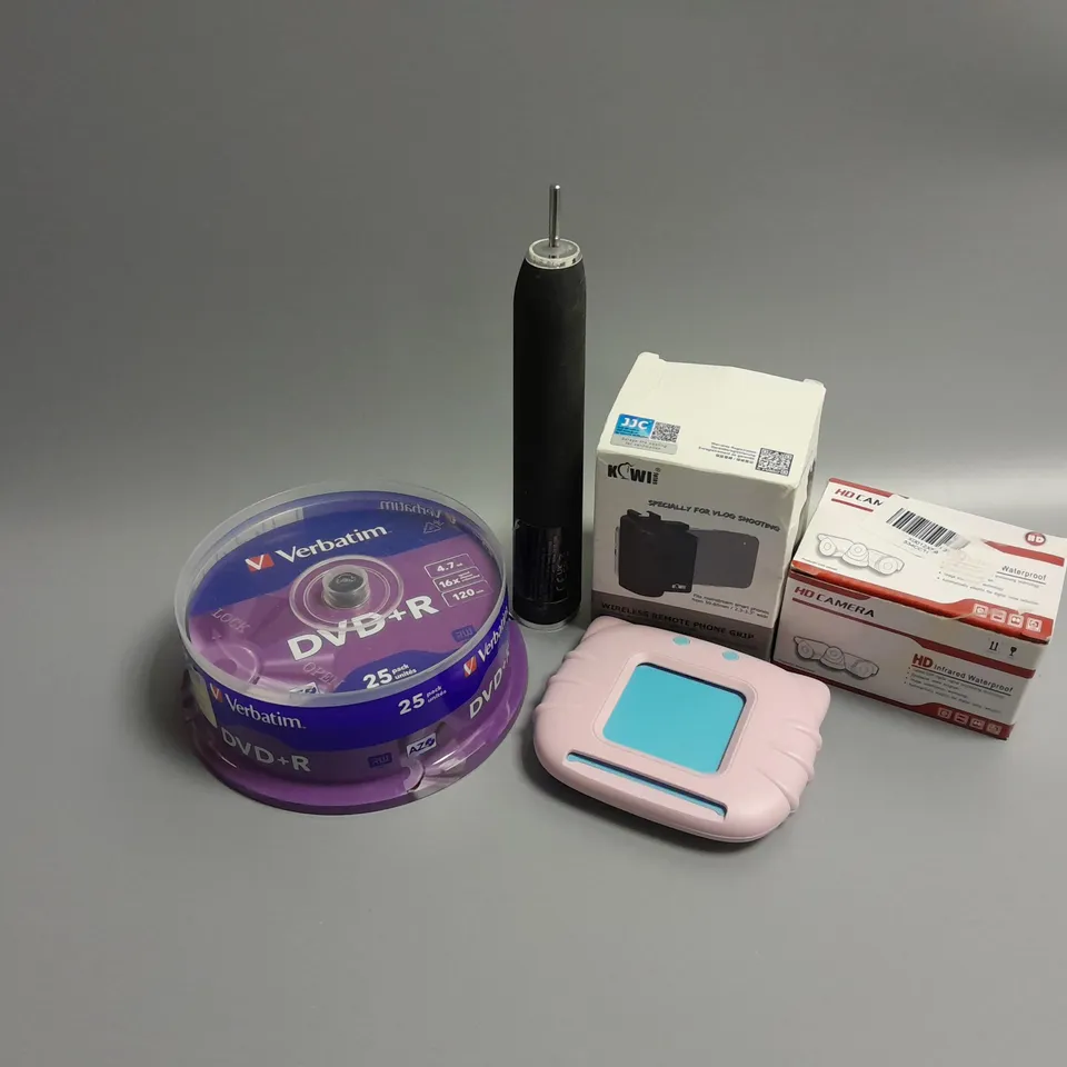 5 ASSORTED PRODUCTS TO INCLUDE HD CAMERA, WIRELESS REMOTE PHONE GRIP, VERBATIM DVD+R SPINDLE 