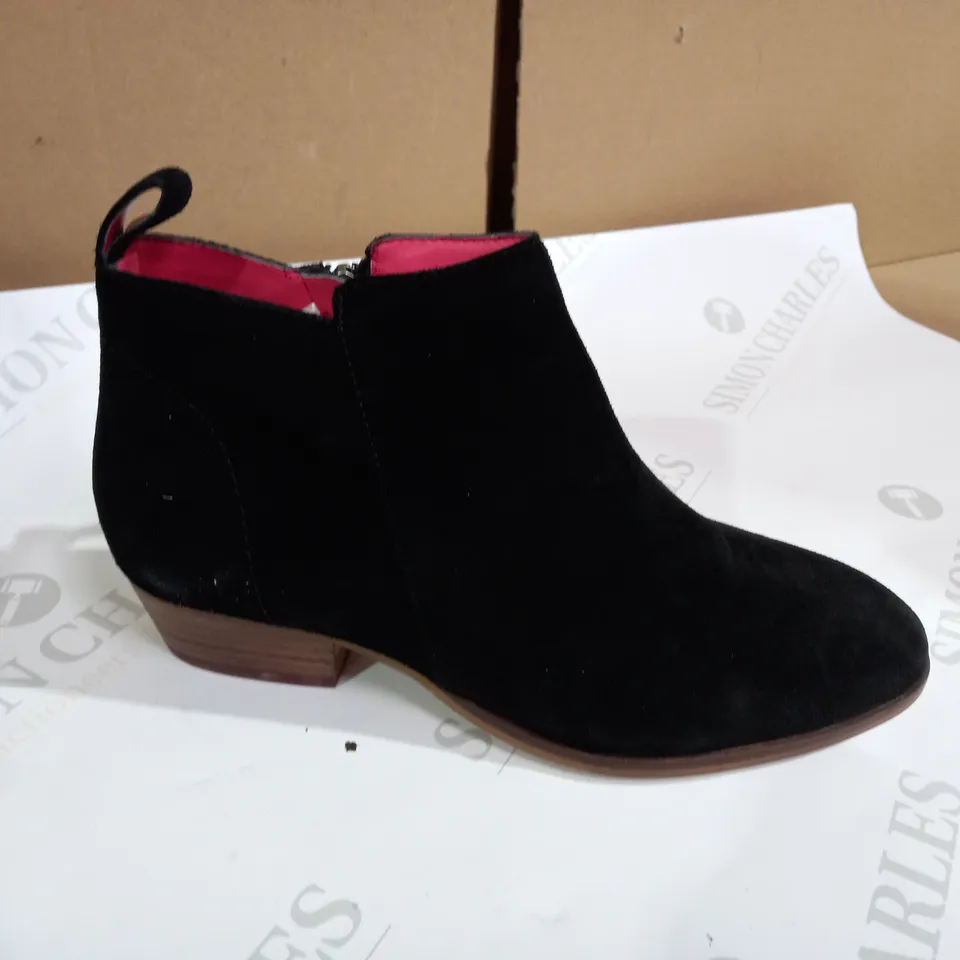 BLACK  STUFF WILLOW SUEDE ANKLE BOOT SIZE 3