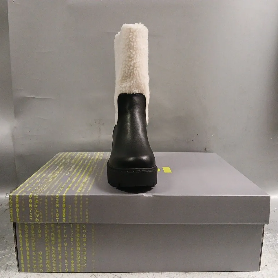 BOXED PAIR OF KOI TEXEL SHEARLING SWITCH BOOTS IN BLACK SIZE UK 3