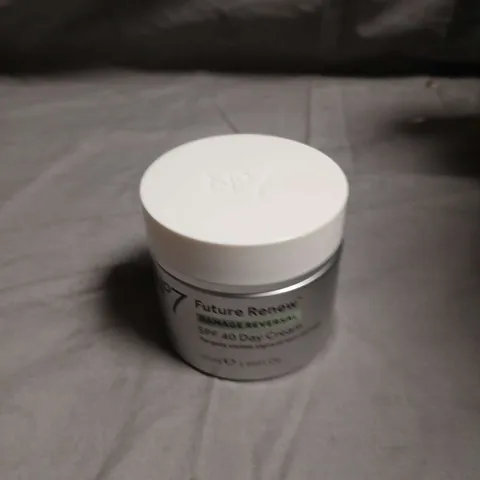 NO 7 FUTURE RENEW – SPF 40 DAY CREAM