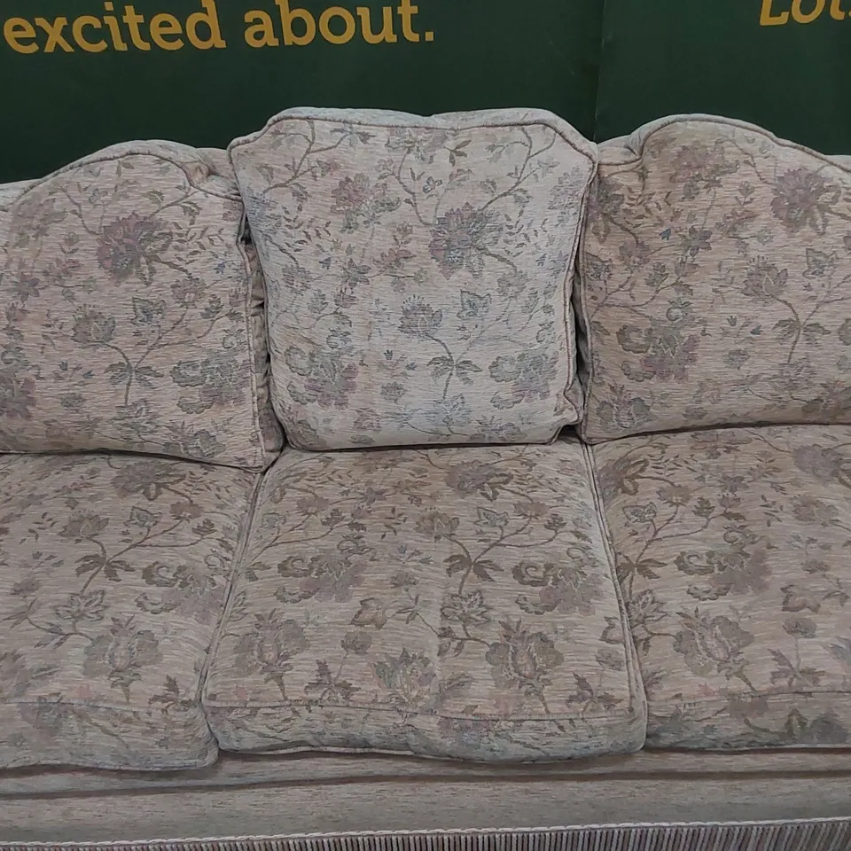 TRADITIONAL 3-PIECE LINING ROOM SOFA SET, INCLUDING UPHOLSTERED FABRIC 3-SEATER SOFA WITH MATCHING ARMCHAIRS 