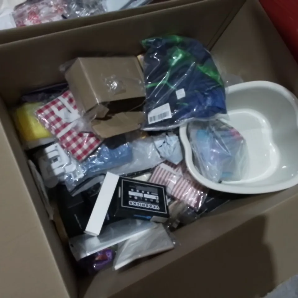 PALLET OF 6 LARGE BOXES OF ASSORTED ITEMS TO INCLUDE: PORTABLE PILATES STUDIO, BRUSH ORGANISER KIT, CAR VENT PHONE HOLDERS, LED LIGHTING KIT ETC