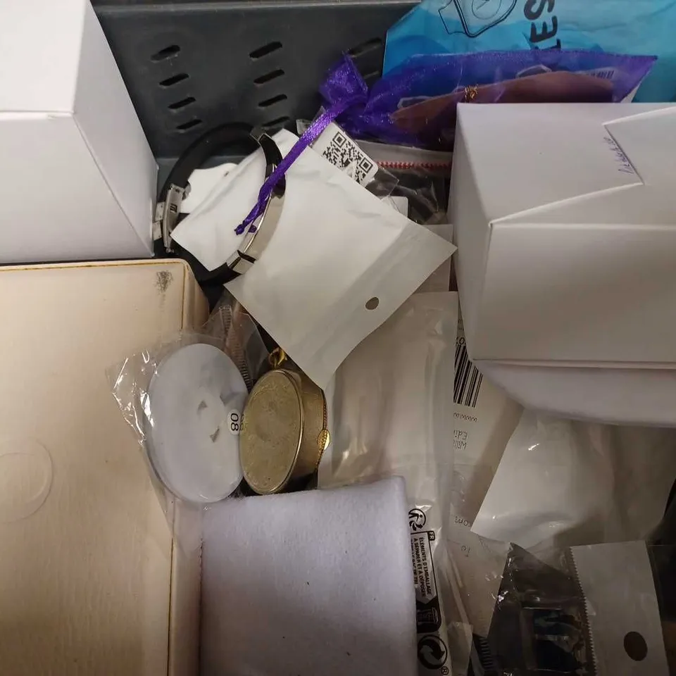 LOT OF APROX 15 ASSORTED ITEMS TO INCLUDE HTC EARBUDS, LOVISA PINK WATCH, PRETTYLITTLETHING GOLD NECKLACE, ETC