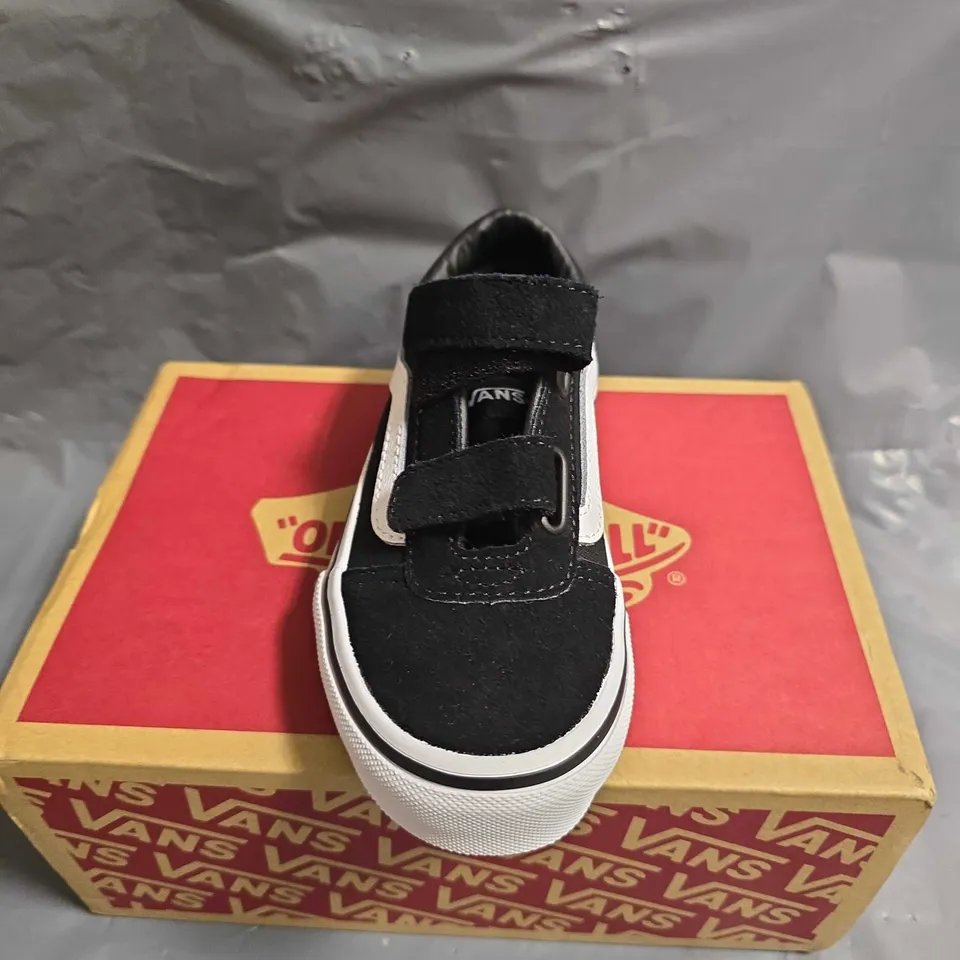 BOXED PAIR OF KIDS VANS WARD VELCRO TRAINERS - UK SIZE 10