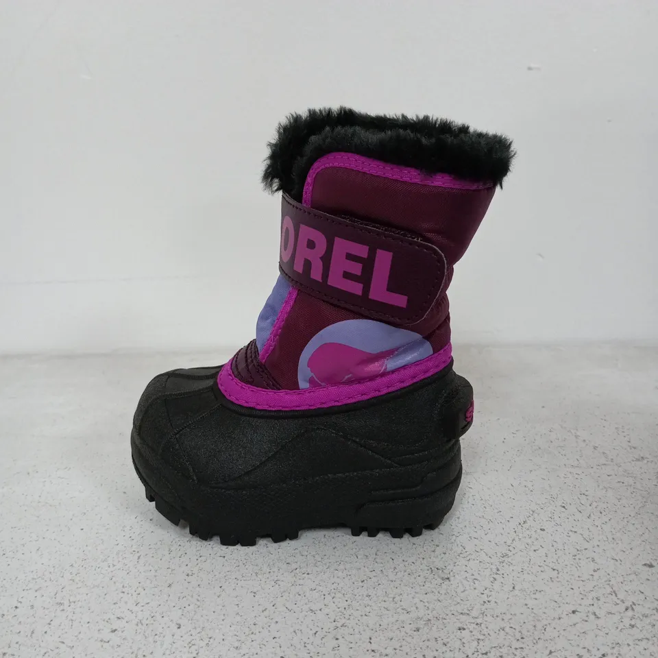 BOXED PAIR OF SOREL TODDLER SNOW COMMANDER BOOTS IN PURPPLE/BLACK - UK 3