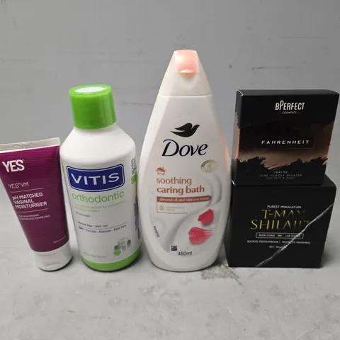 APPROXIMATELY 13 ASSORTED HEALTH & BEAUTY ITEMS TO INCLUDE - BPERFECT FAHRENHEIT LUXE POWDER BRONZER , DOVE MOISTURISING CREAM , YES PH MATCHED VAGINAL MOISTURISER ETC