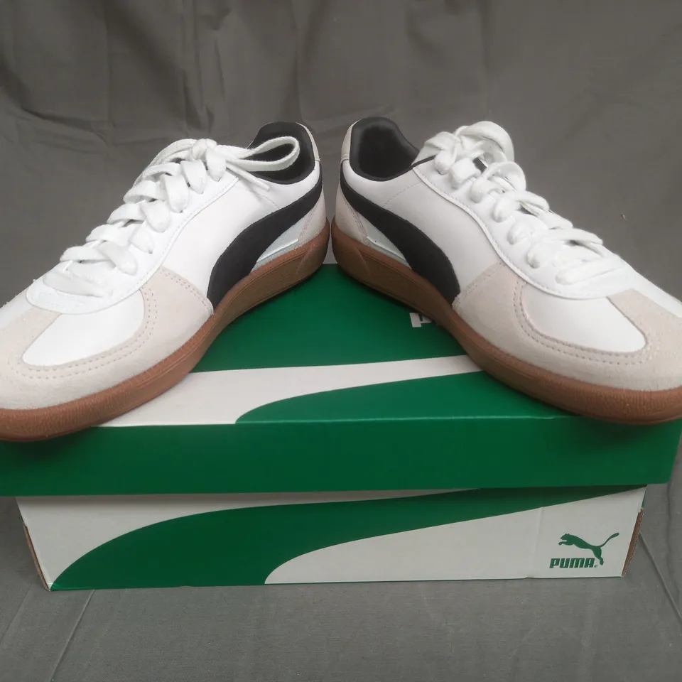 BOXED PAIR OF PUMA PALERMO TRAINERS IN WHITE/BLACK/STONE SIZE UK 7