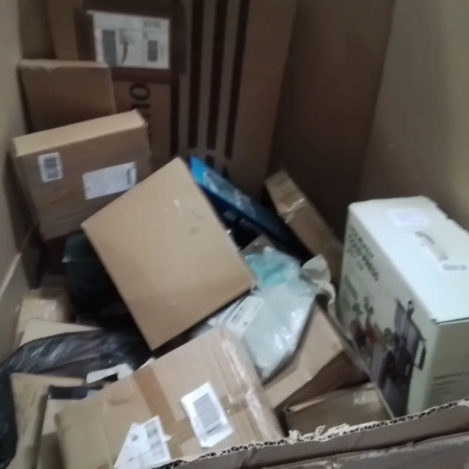 PALLET OF ASSORTED HOUSEHOLD GOODS AND PRODUCTS TO INCLUDE;BABY CHANGING PAD,STEAM CLEANER,SLOW JUICER