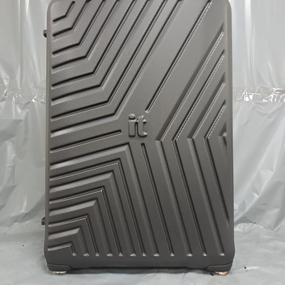 IT LUGGAGE CONVERTIBLE BLACK LARGE SUITCASE - COLLECTION ONLY