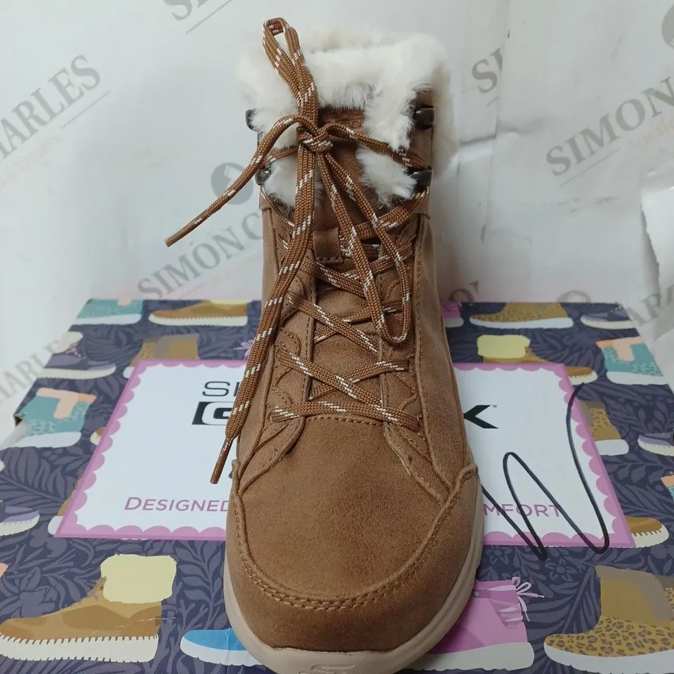 BOXED SKECHERS GLACIAL ULTRA COZYLY BOOTS, CHESTNUT - SIZE 4 