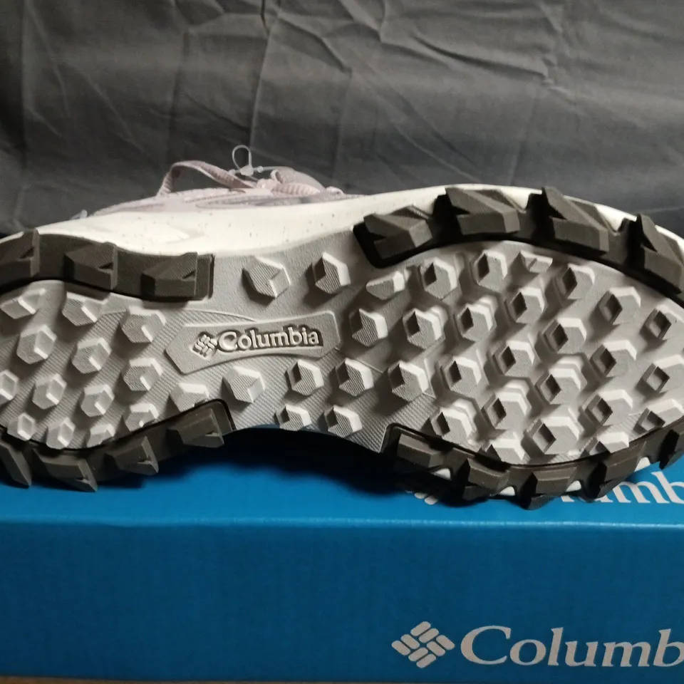 BOXED PAIR OF COLUMBIA WOMEN'S HIKING SHOES, GREY – UK SIZE 8 