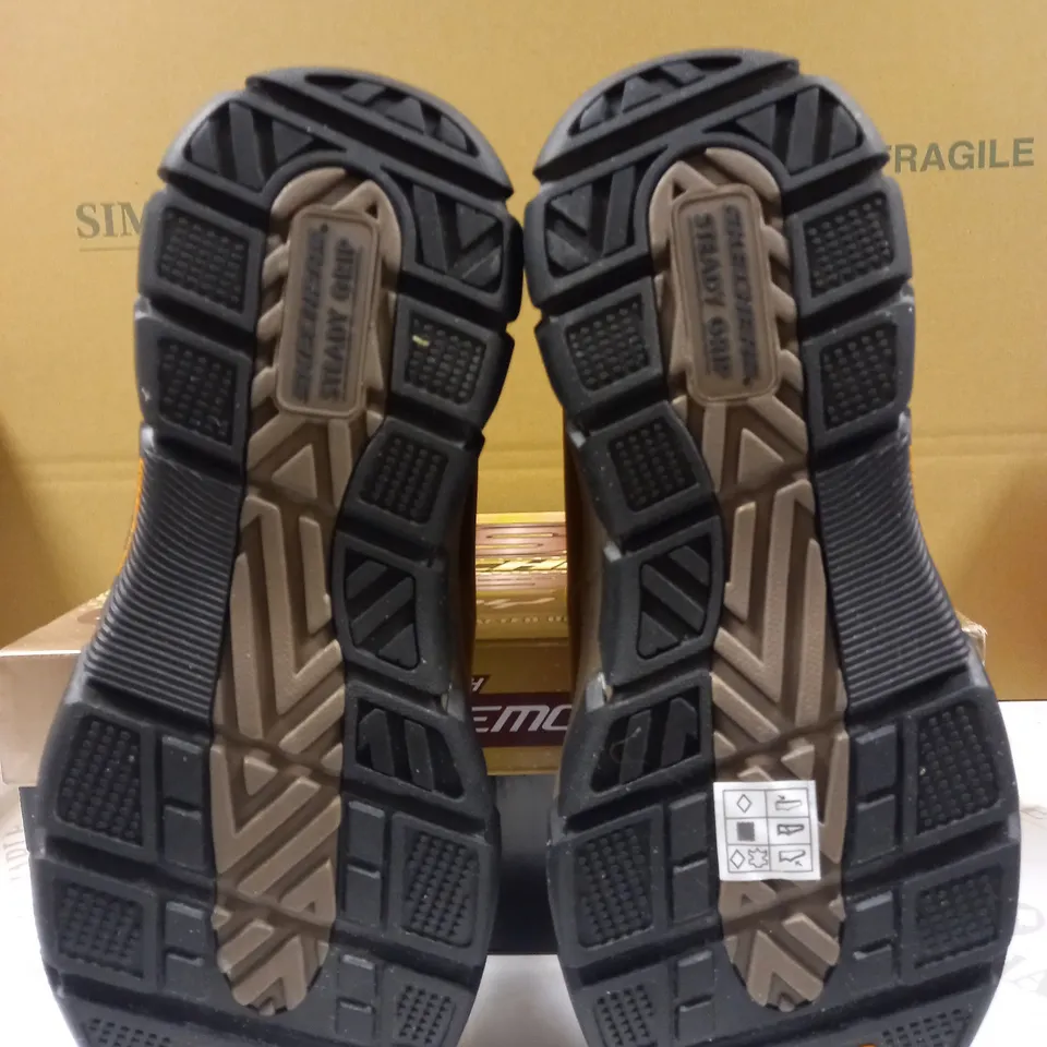 SKETCHERS MENS LACE UP BOOT SIZE 9