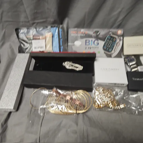 APPROXIMATELY 15 ASSORTED JEWELLERY ITEMS TO INCLUDE C90 SMART WATCH, MATCHBOX, TREASURE BAY, ETC