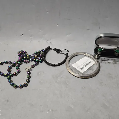 APPROXIMATELY 16 ASSORTED JEWELLERY ITEMS TO INCLUDE - PINEAPPLE CUFF LINKS , NECKLACE , BANGLE ETC