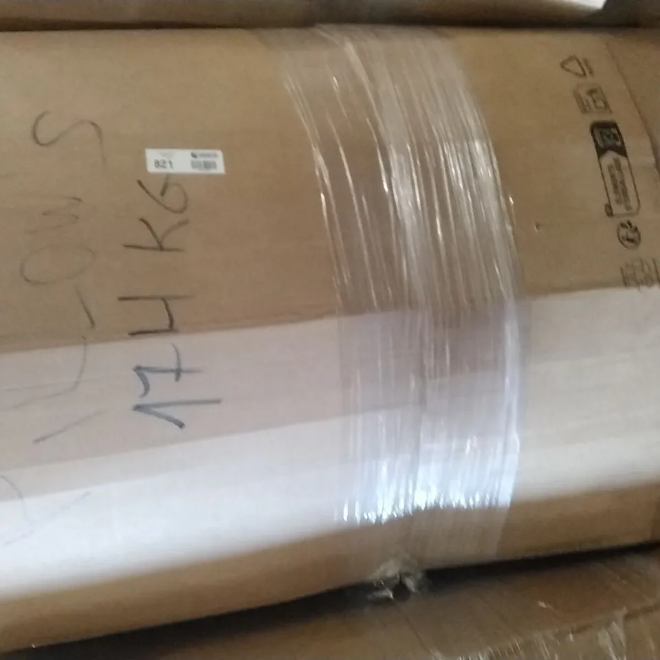 PALLET CONTAINING A LARGE QUANTITY OF PILLOWS