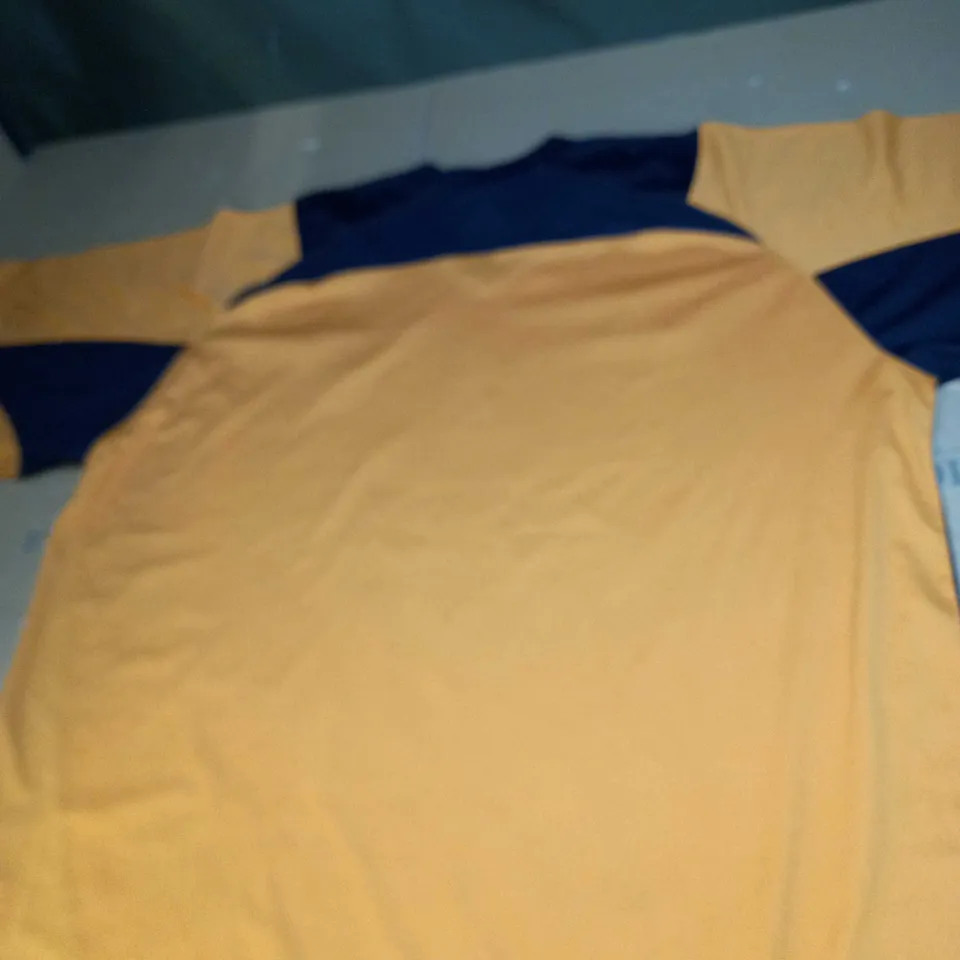 WOLVERHAMPTON WANDERERS SIGNED HOME SHIRT SIZE 46/48